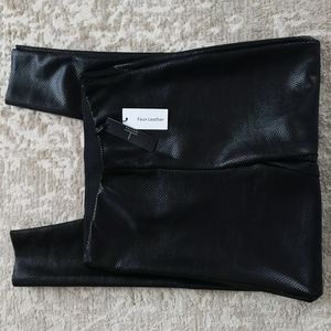 NEW Tahari Faux Leather Snakeskin Skinny Pants Small Black